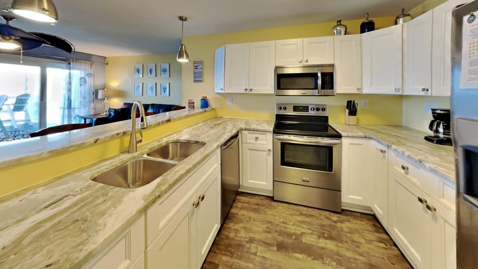 Put-in-Bay Waterfront Condo #106 House in South Bass Island