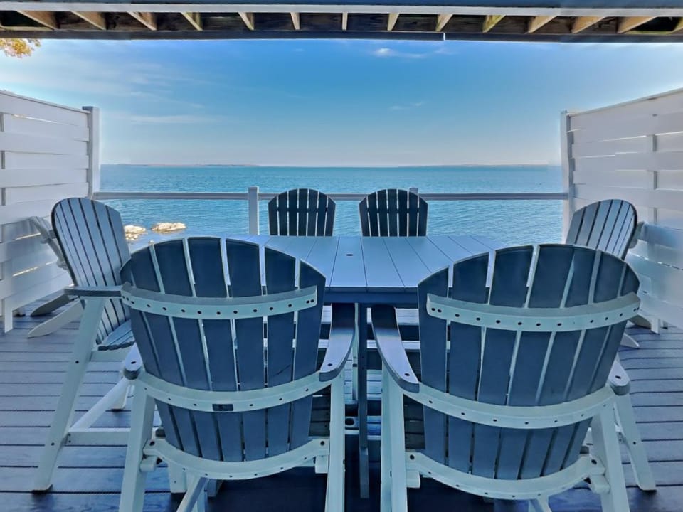 Put-in-Bay Waterfront Condo #111 House in South Bass Island