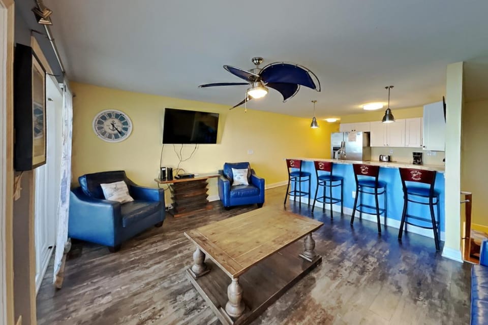 Put-in-Bay Waterfront Condo #111 House in South Bass Island