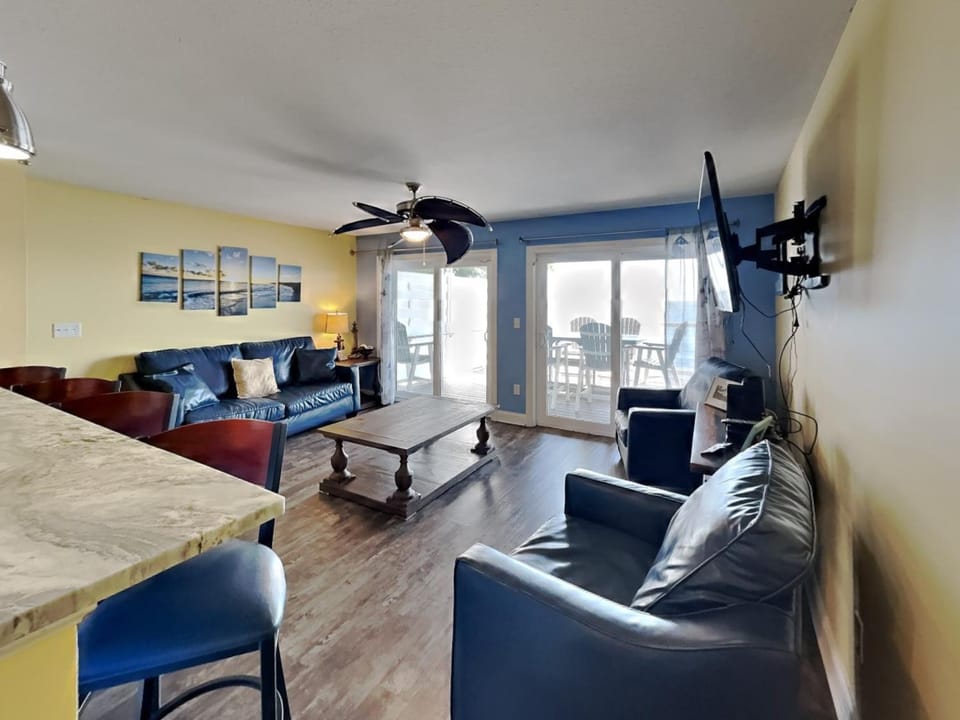 Put-in-Bay Waterfront Condo #113 House in South Bass Island