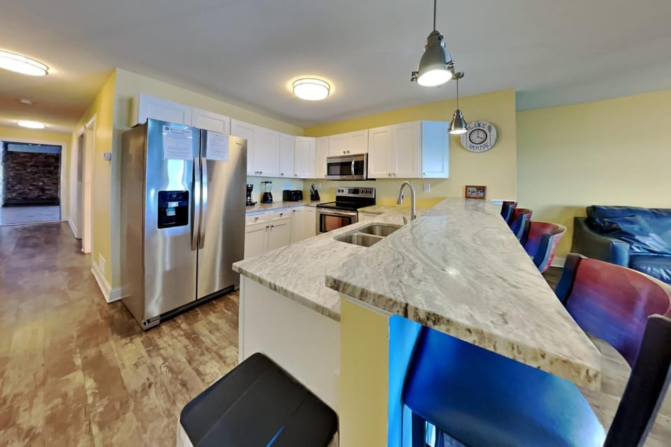 Put-in-Bay Waterfront Condo #109 House in South Bass Island