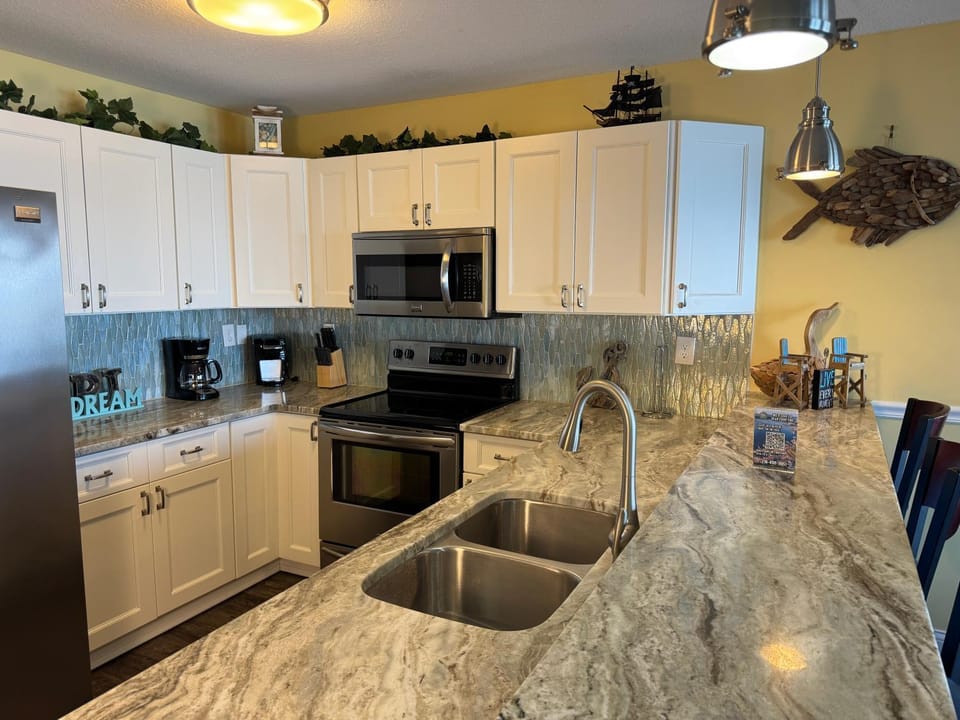 Put-in-Bay Waterfront Condo #209 House in South Bass Island