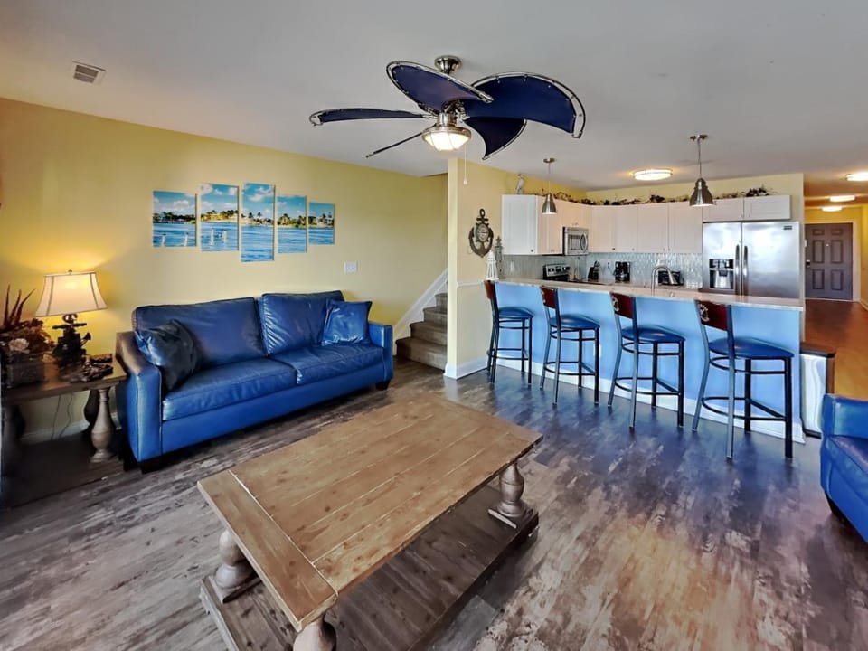 Put-in-Bay Waterfront Condo #206 House in South Bass Island