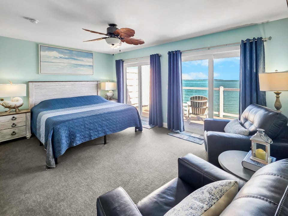 Put-in-Bay Waterfront Condo #207 House in South Bass Island