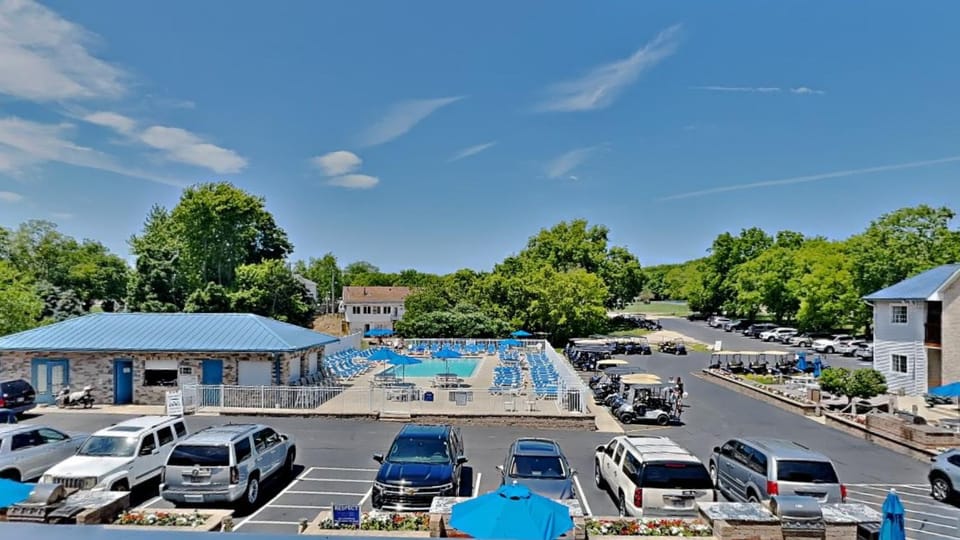 Put-in-Bay Waterfront Condo #207 House in South Bass Island