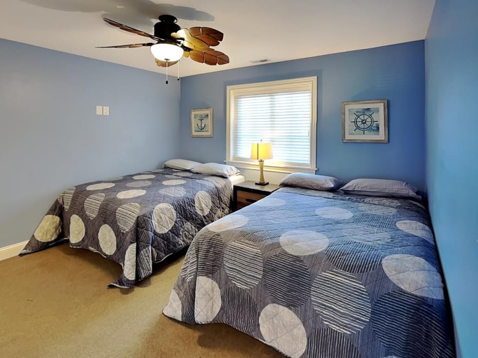 Put-in-Bay Waterfront Condo #208 House in South Bass Island