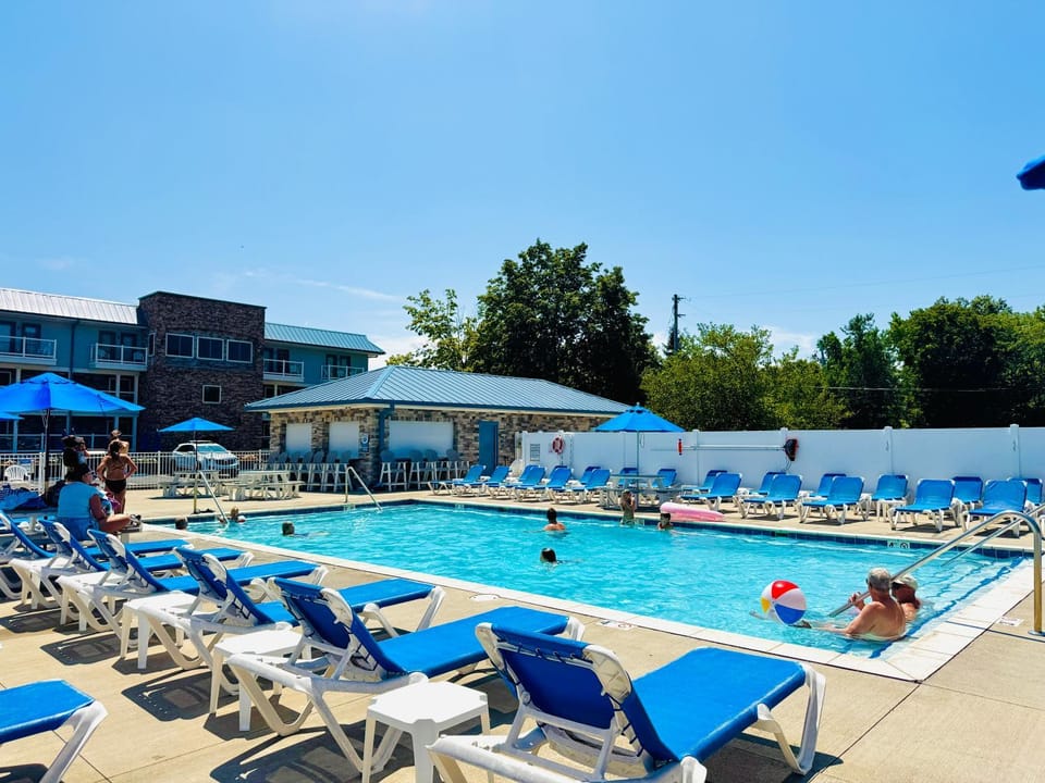 Put-in-Bay Waterfront Condo #208 House in South Bass Island