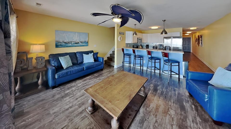 Put-in-Bay Waterfront Condo #208 House in South Bass Island