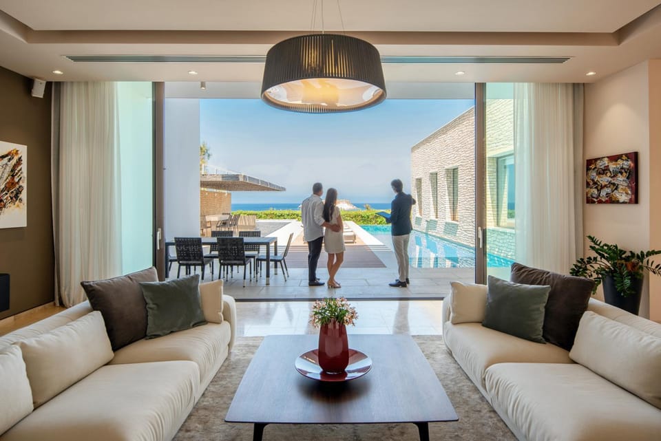 People, Natural landscape, Living room, Seating area, Dining area, Guests, Lake view, River view, group of guests