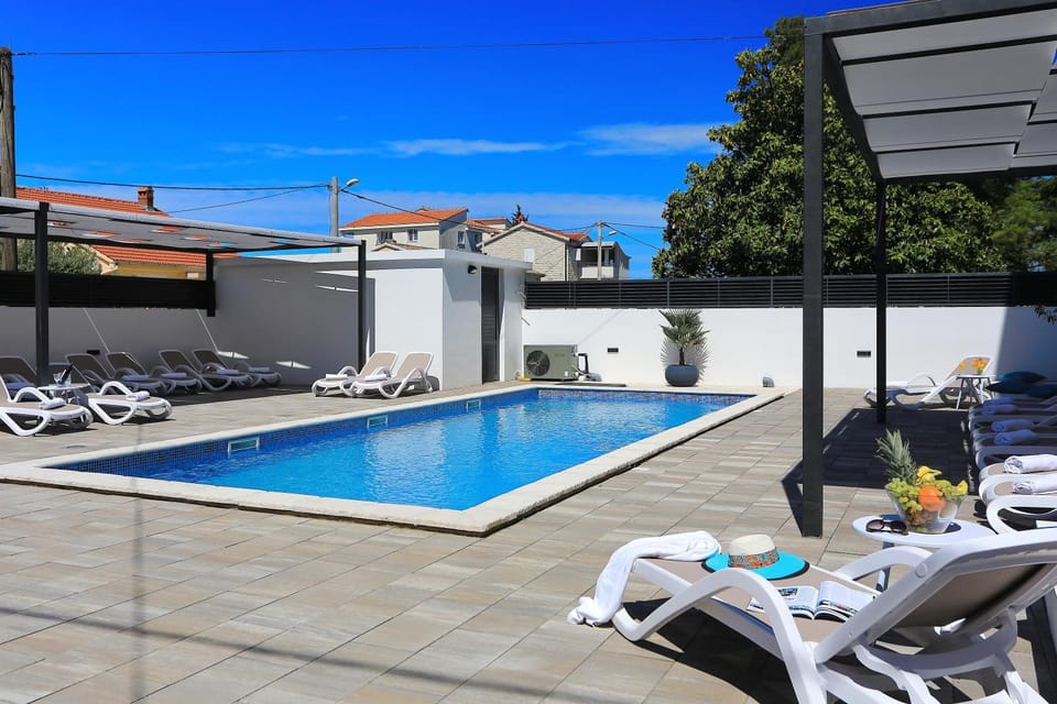 Swimming pool, Swimming pool