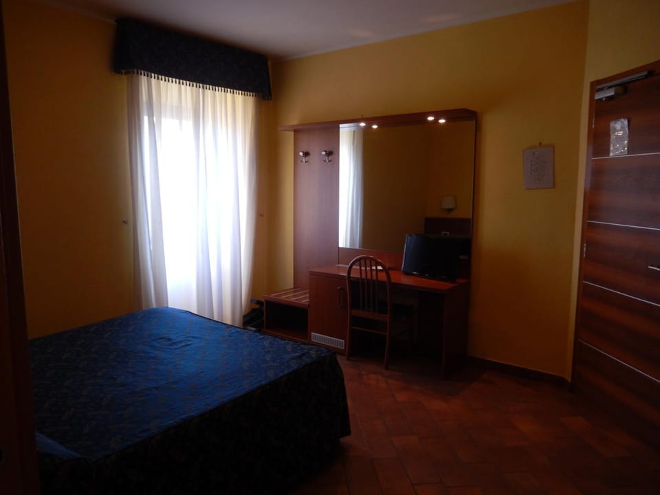 Day, Photo of the whole room