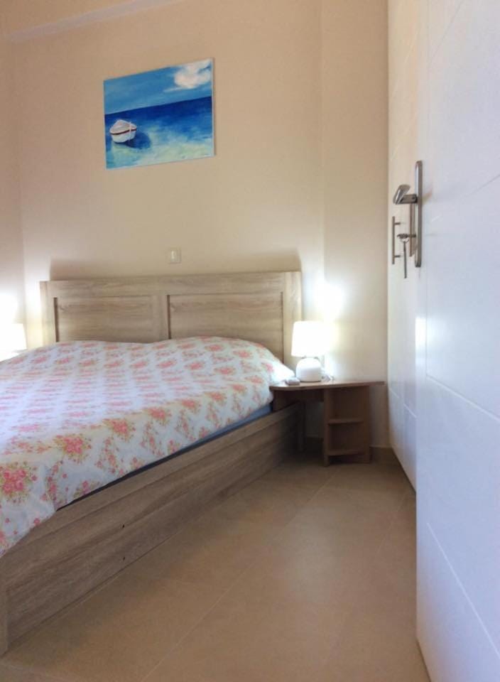 Bedroom, Mountain view