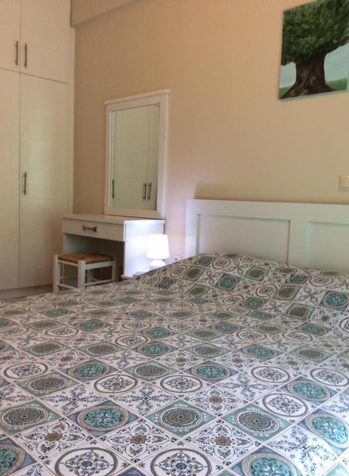 Bedroom, Mountain view