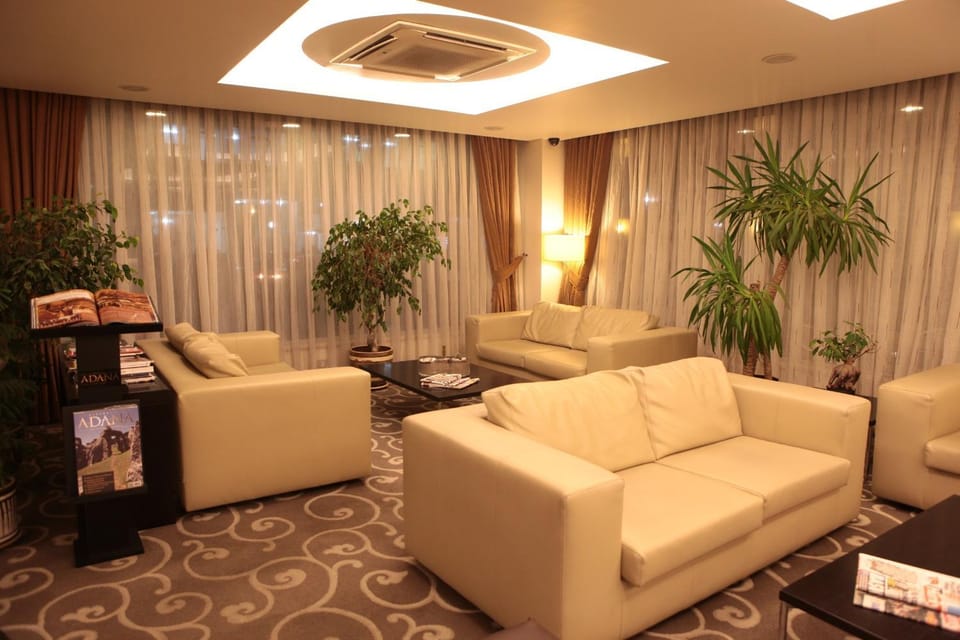 Communal lounge/ TV room, Night, Lobby or reception, Decorative detail, On site
