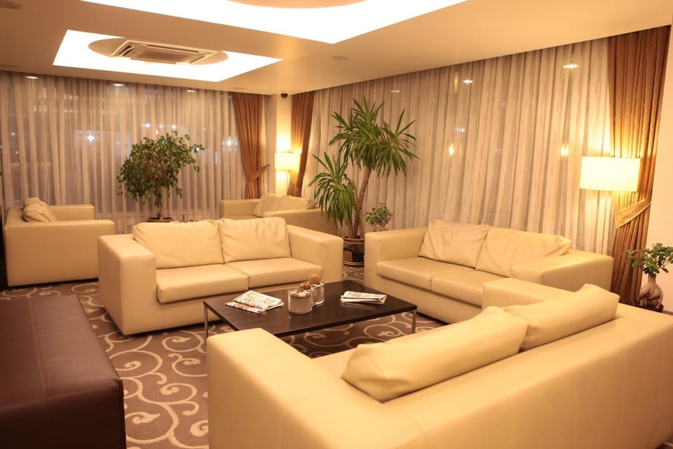 Communal lounge/ TV room, Night, Lobby or reception, On site