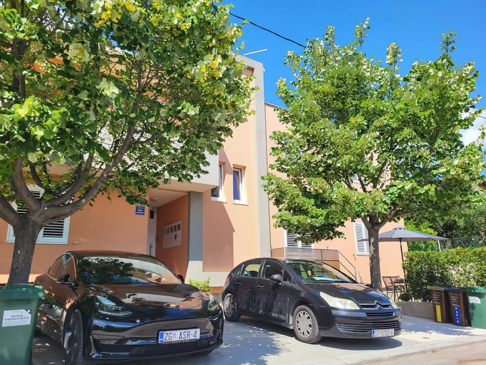 Property building, Street view, Parking