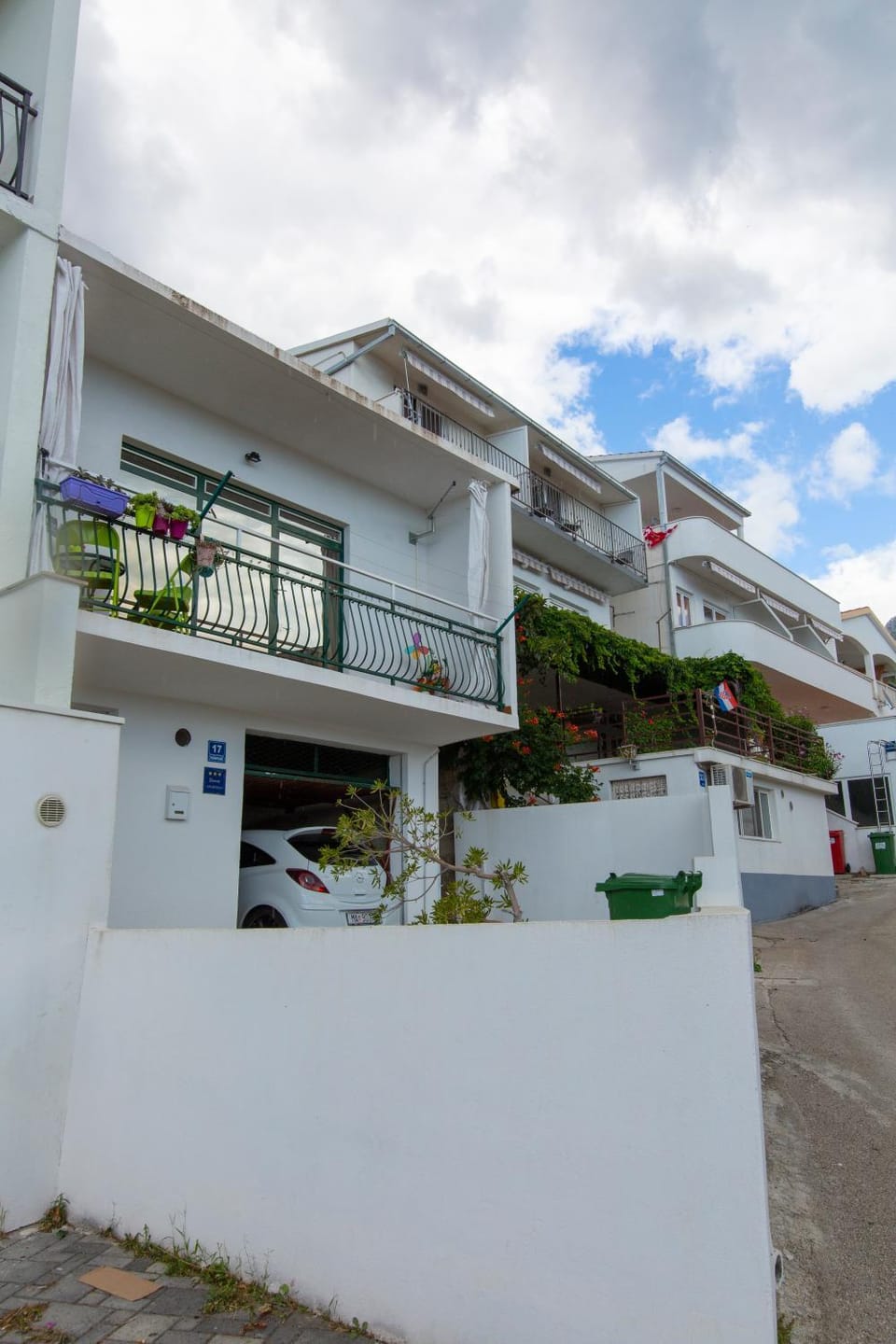 Facade/entrance