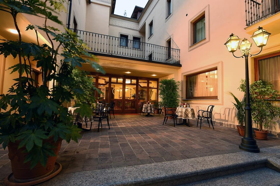 Property building, Facade/entrance, Day