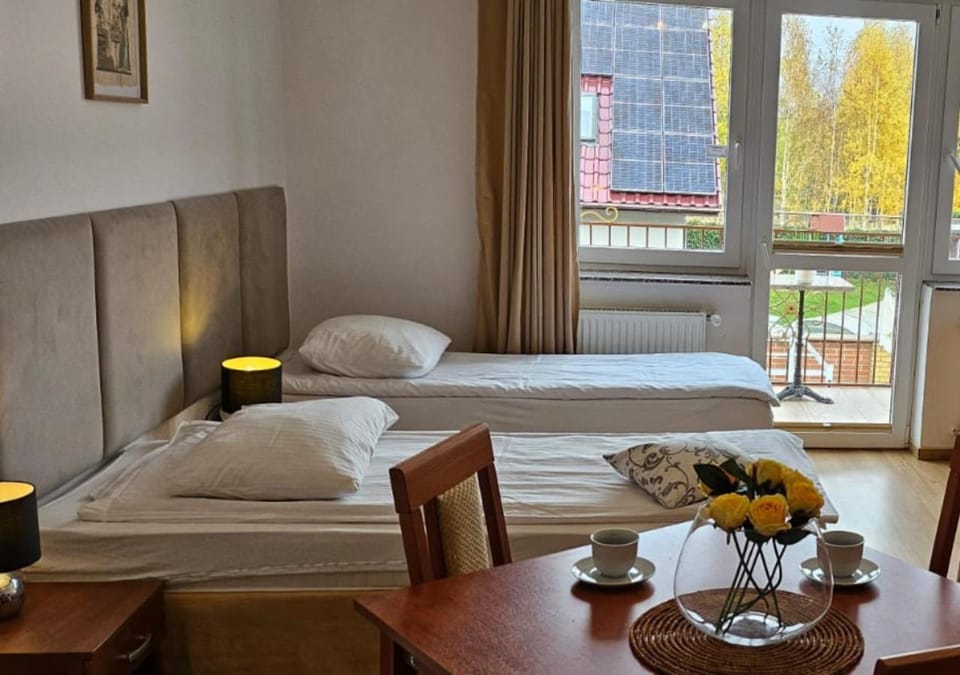Bed, Living room, Photo of the whole room, Seating area, Bedroom, towels, towels