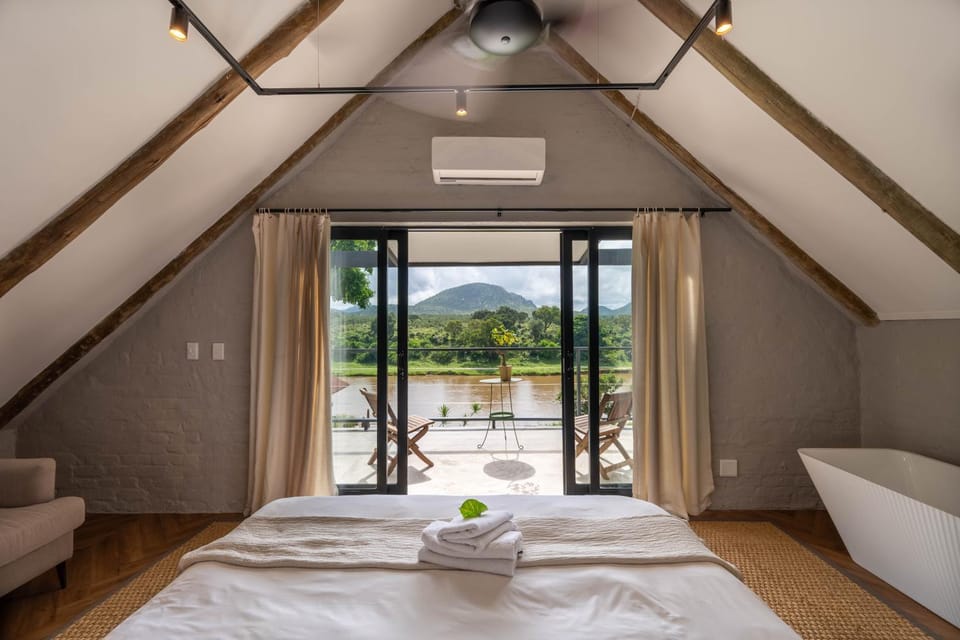 Bedroom, River view