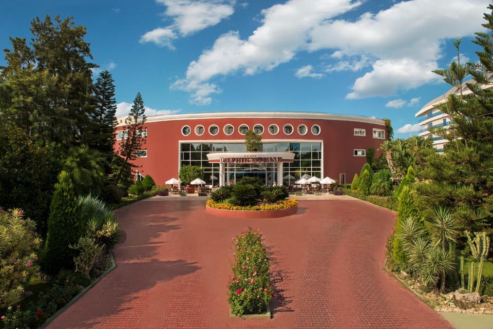 Facade/entrance