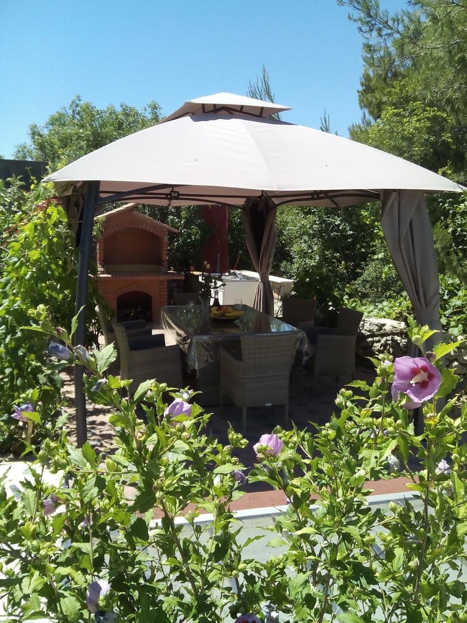 BBQ facilities, Garden