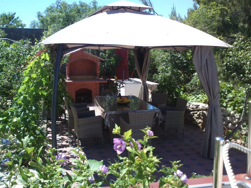 Day, BBQ facilities