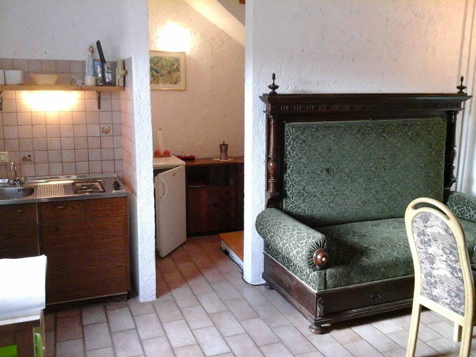 Kitchen or kitchenette, Decorative detail, Seating area, Dining area, kitchen