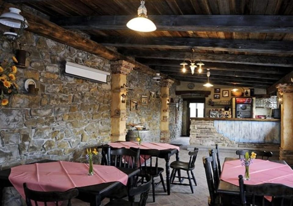 Restaurant/places to eat, Decorative detail, Dining area, Food, Breakfast