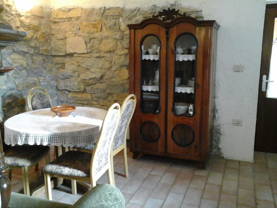 Living room, Decorative detail, Seating area, Dining area, Bedroom