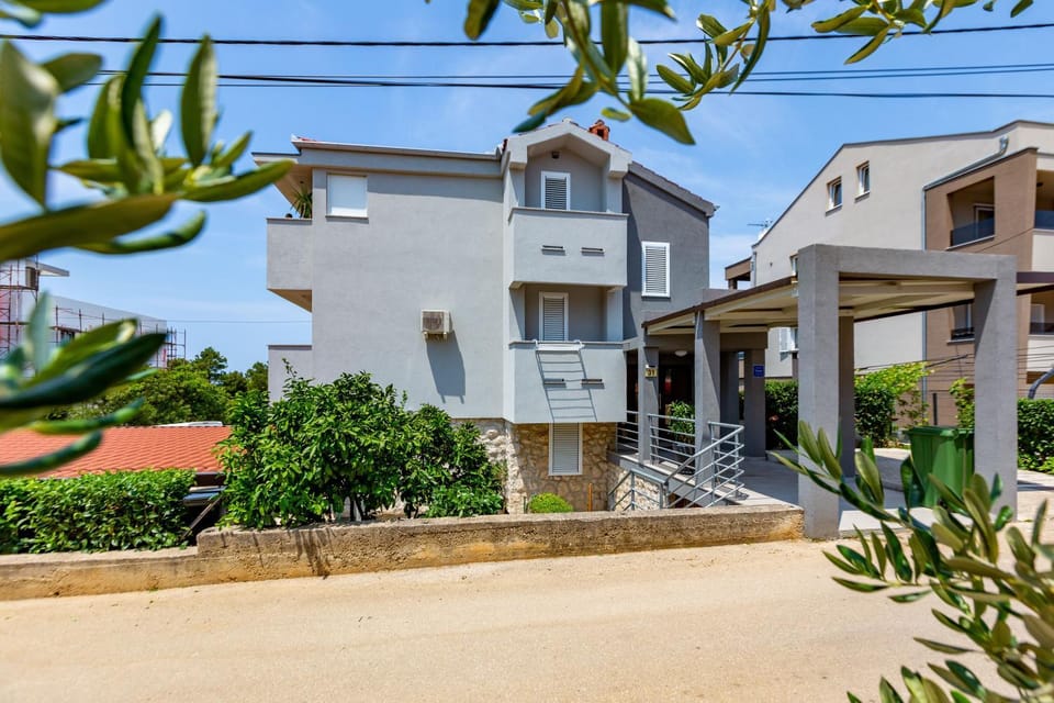 Katina apartment with private pool Apartment in Zadar