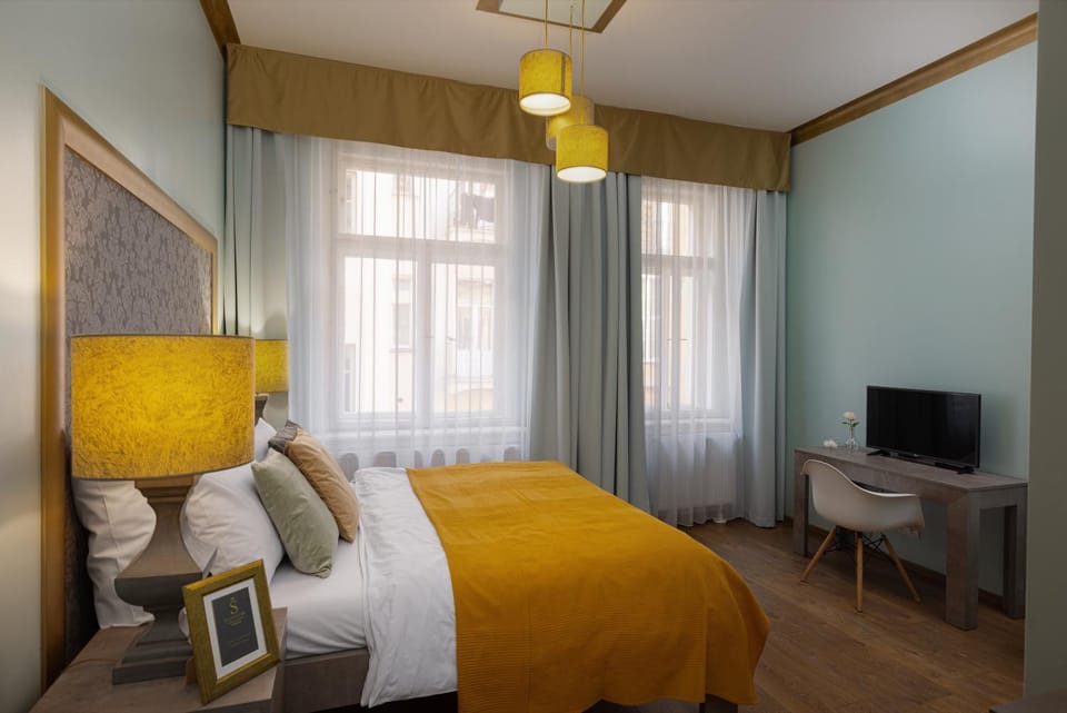 Bed, Photo of the whole room