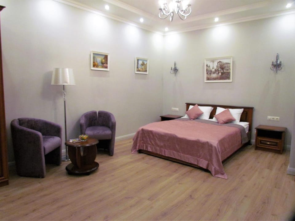 Bed, Living room, Photo of the whole room, Bedroom
