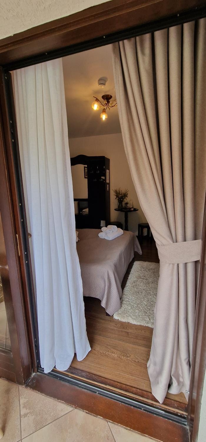 Pensiunea Gold Bed and Breakfast in Romania