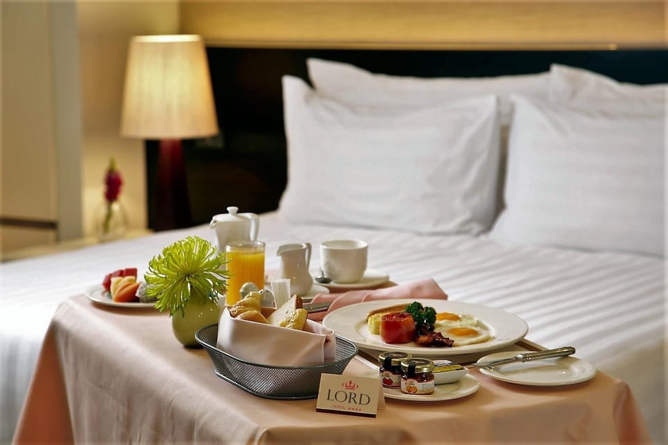 Food, Breakfast, room service