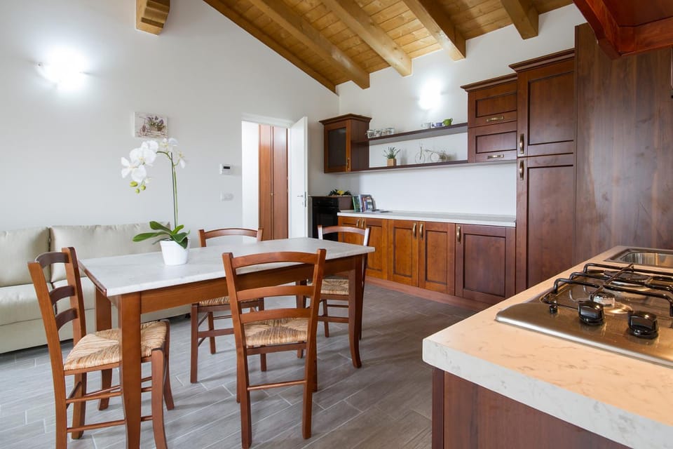 Dining area, kitchen