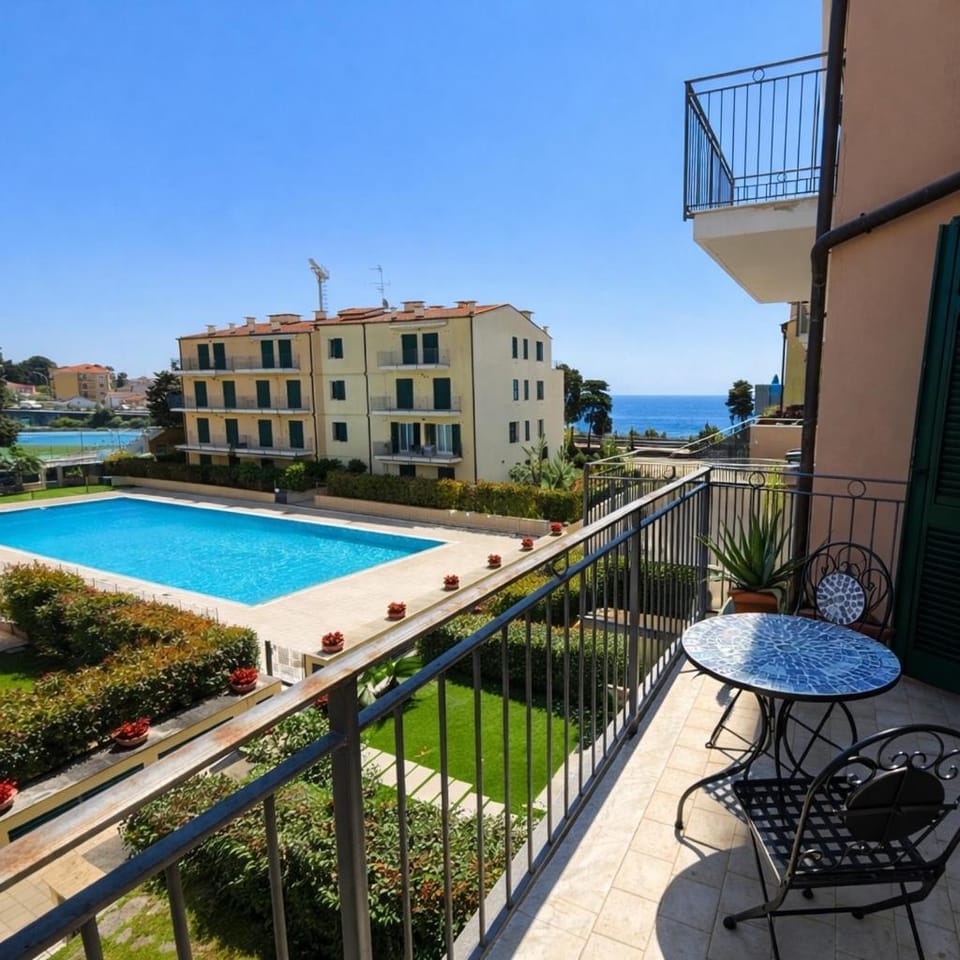 Appartamento Vista mare con Piscina Cala di Sole Apartment in Imperia