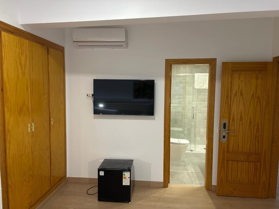 TV and multimedia, Evening entertainment, wardrobe, air conditioner