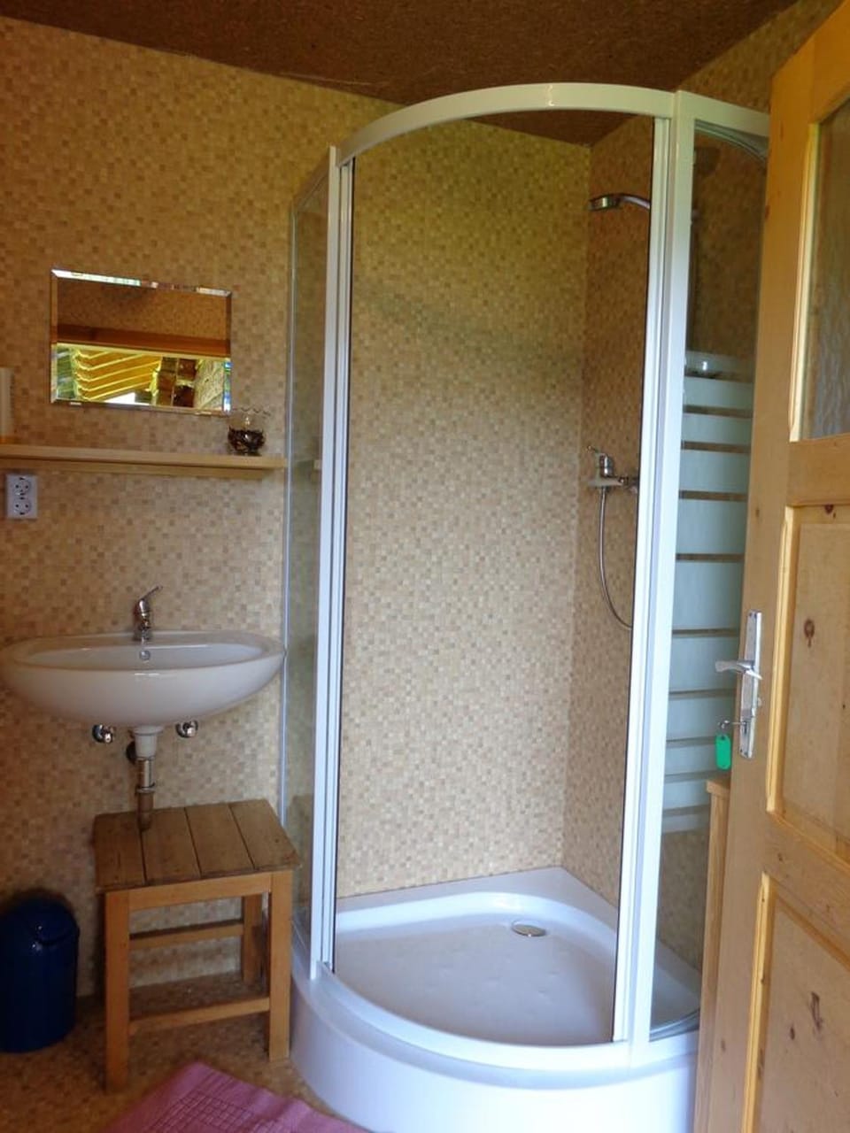 Shower, Decorative detail