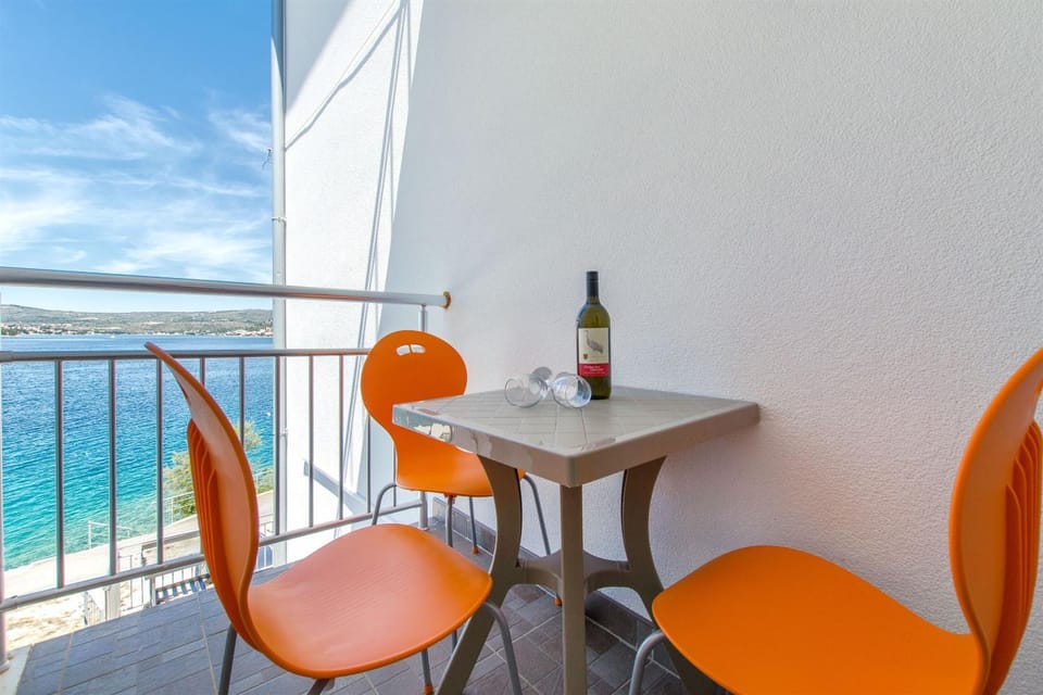 View (from property/room), Balcony/Terrace, Seating area, Sea view