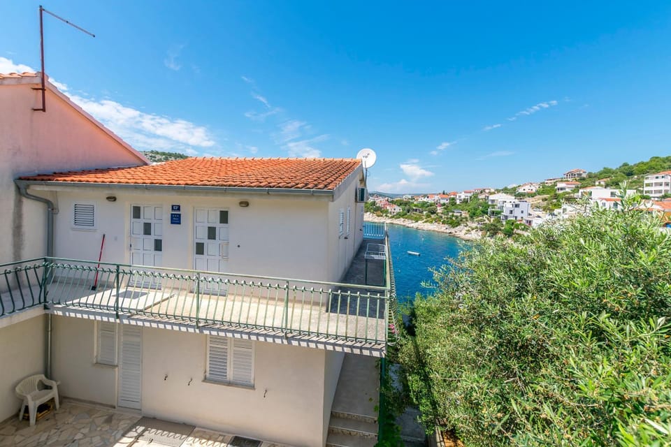 Facade/entrance, Sea view