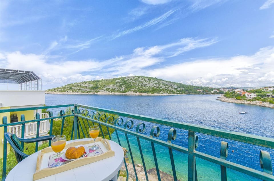 Day, View (from property/room), Balcony/Terrace, Dining area, Sea view