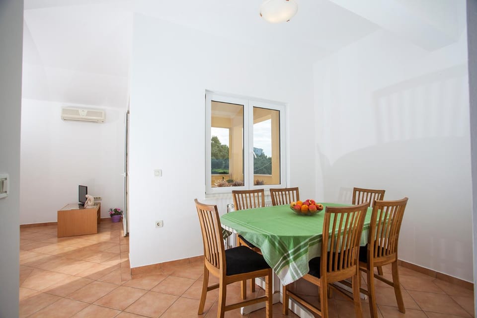 Balcony/Terrace, Kitchen or kitchenette, Dining area, Mountain view, Sea view