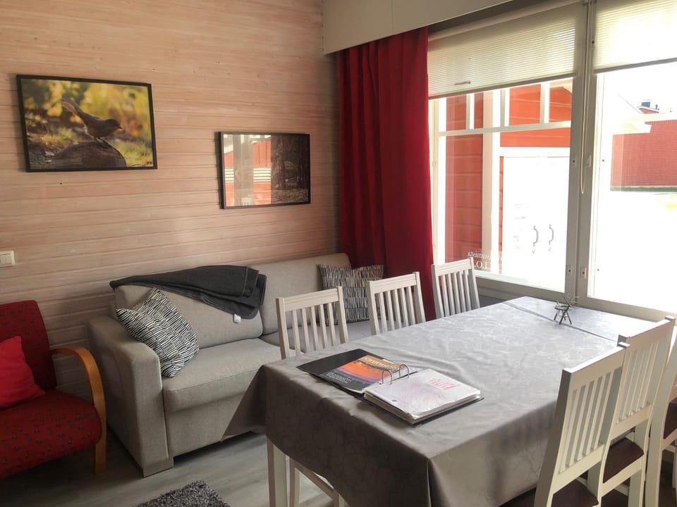 Living room, Photo of the whole room, Seating area, Dining area, pet friendly