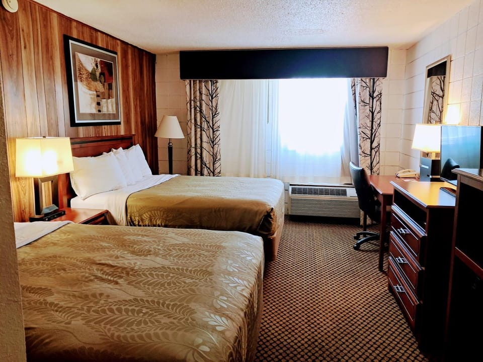 Bed, Bedroom, microwave, pet friendly