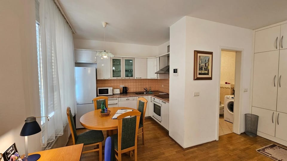 Dining area, dishwasher, microwave, oven, pet friendly, washing machine, kitchen