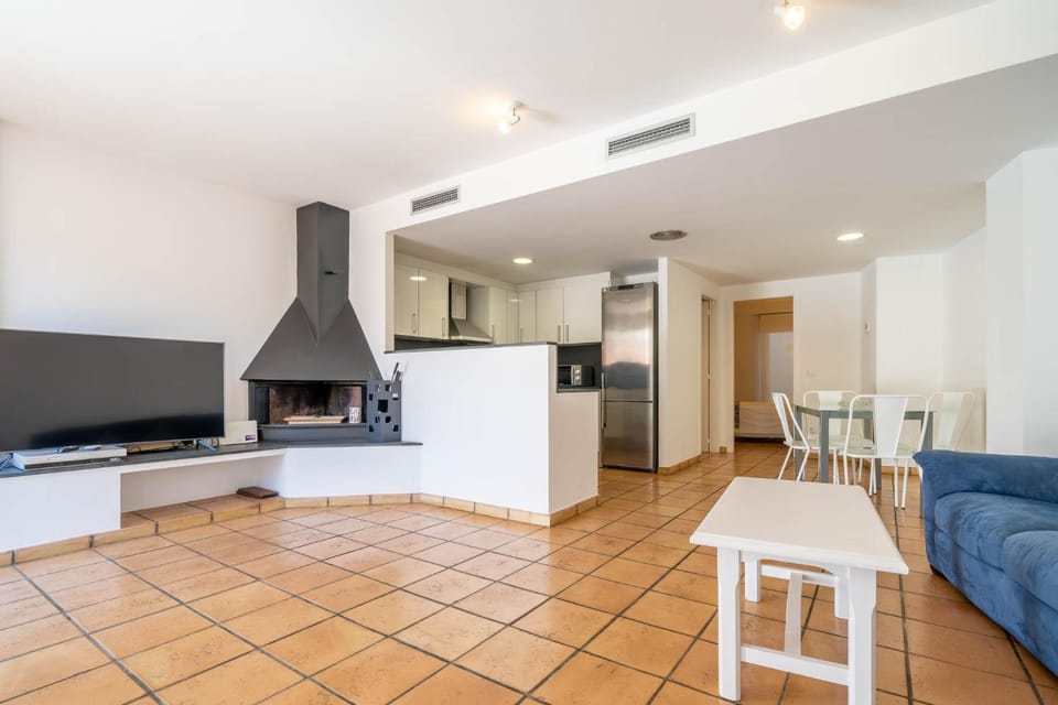 Communal lounge/ TV room, fireplace