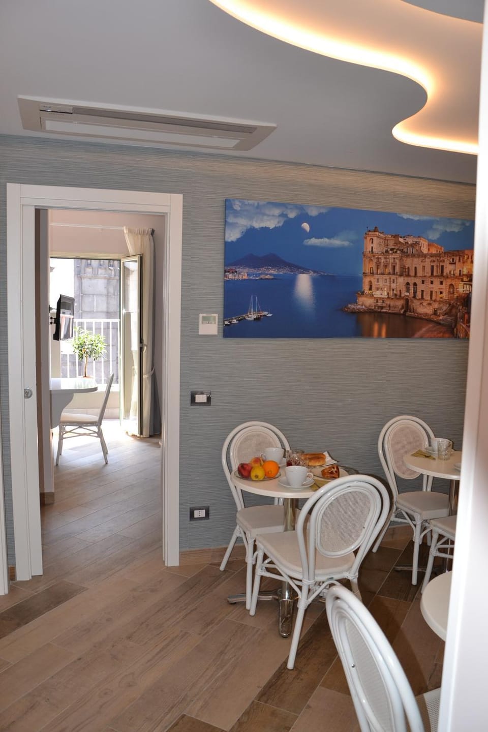 Restaurant/places to eat, Living room, Seating area