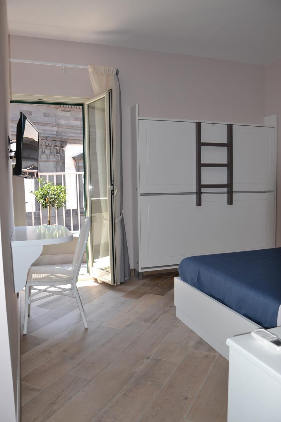 Bedroom, bunk bed