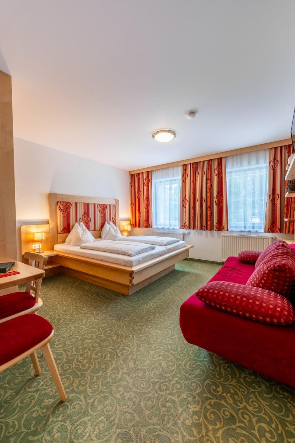 Photo of the whole room, Bedroom